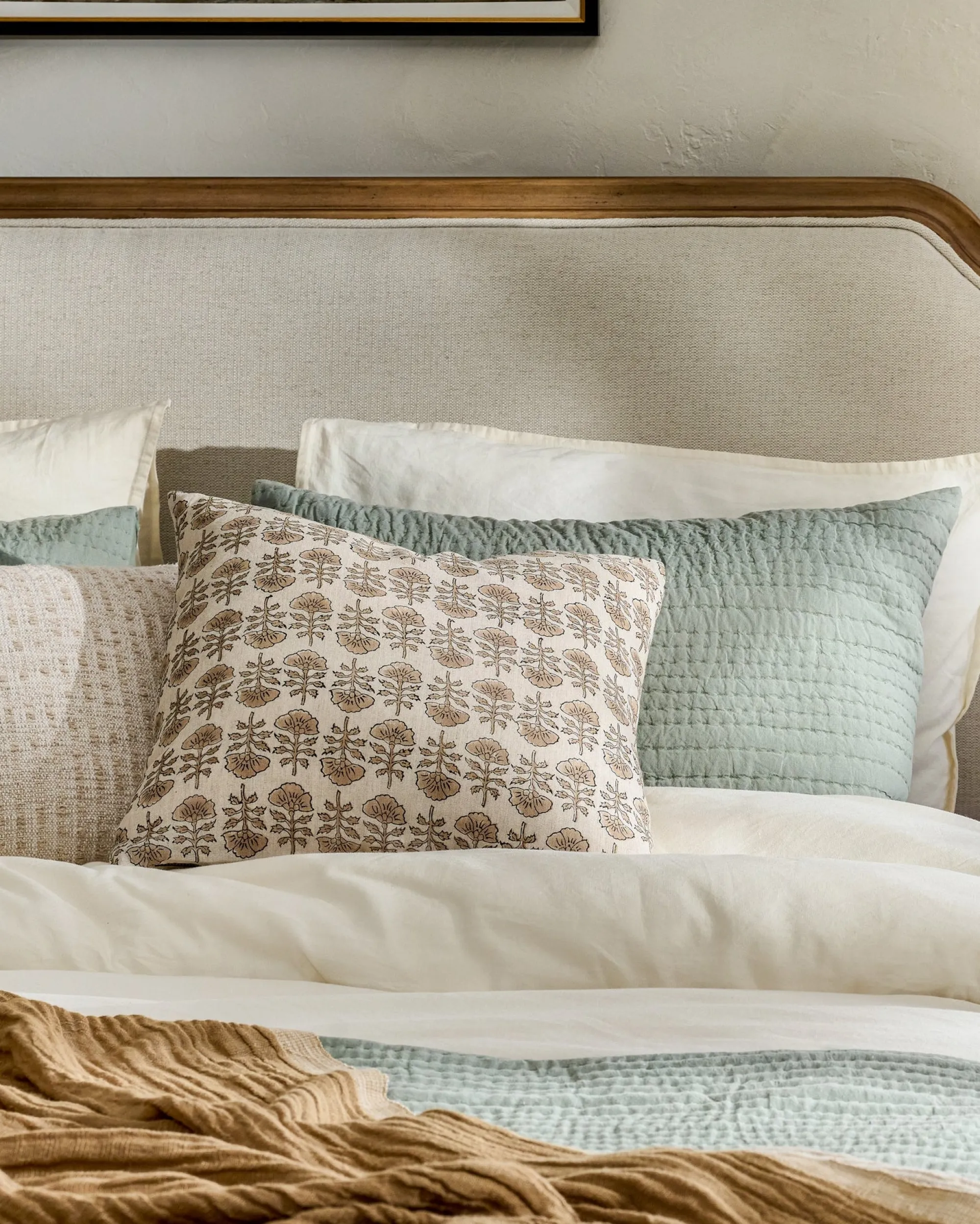 VND7018 Makerspalm, LLC Flora Natural Printed Pillow