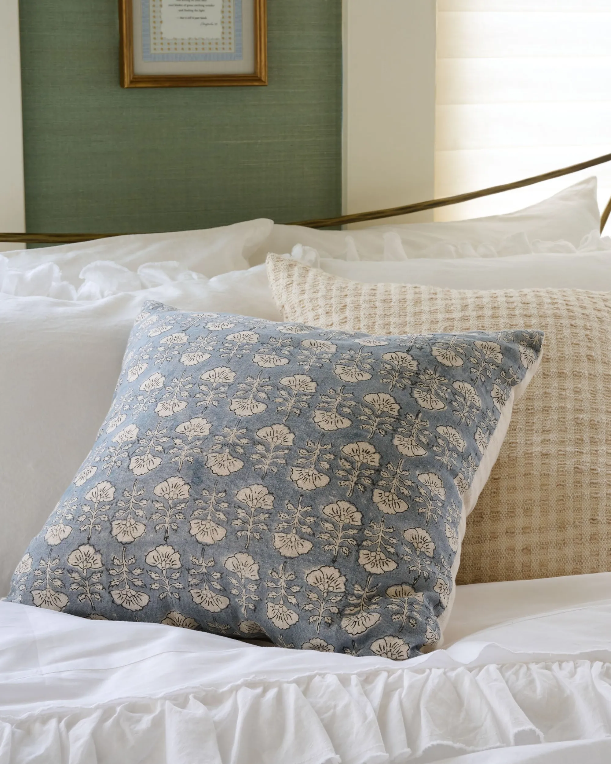VND7018 Makerspalm, LLC Flora Silver Blue Printed Pillow