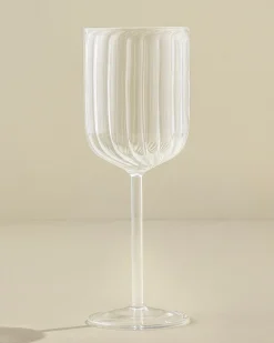 VND8124 Transparent Overseas Fluted Wine Glass