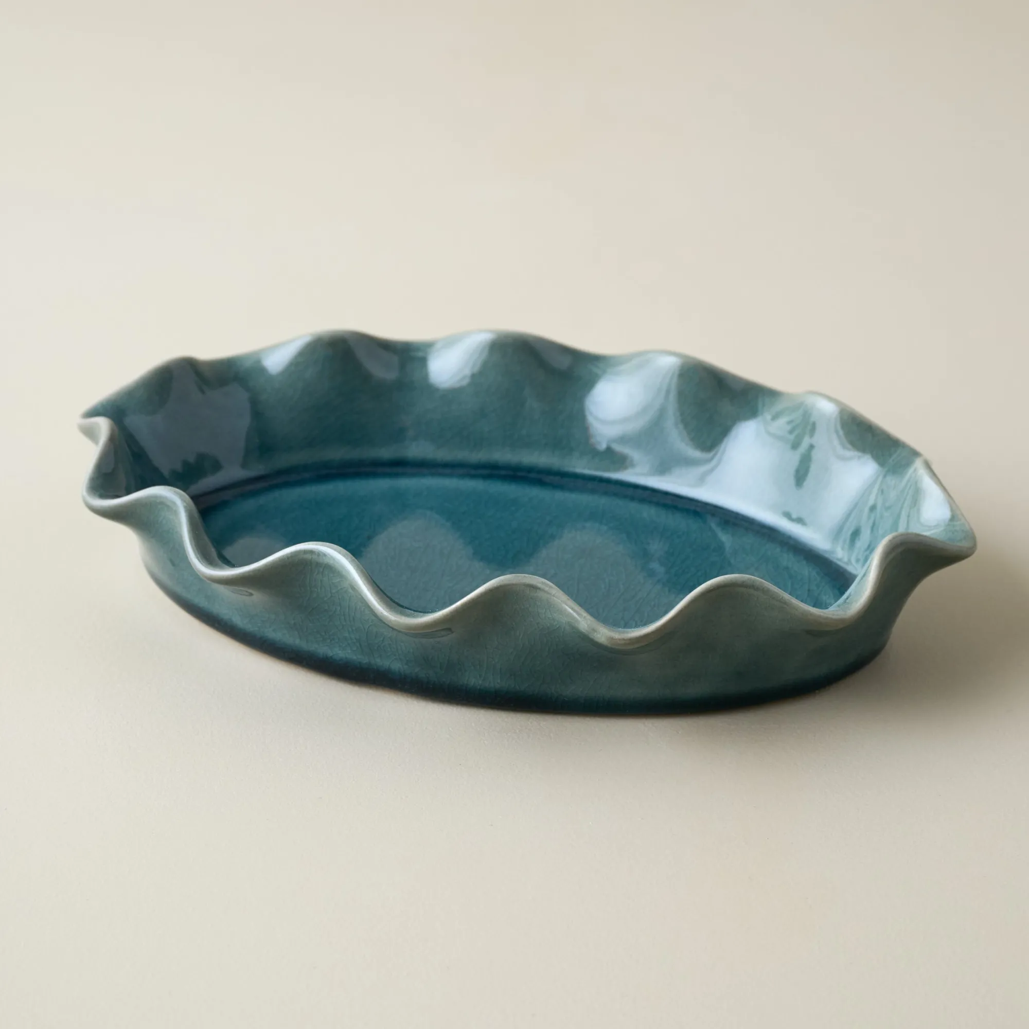 VND7018 Makerspalm, LLC Frankie Ruffled Ceramic Tray