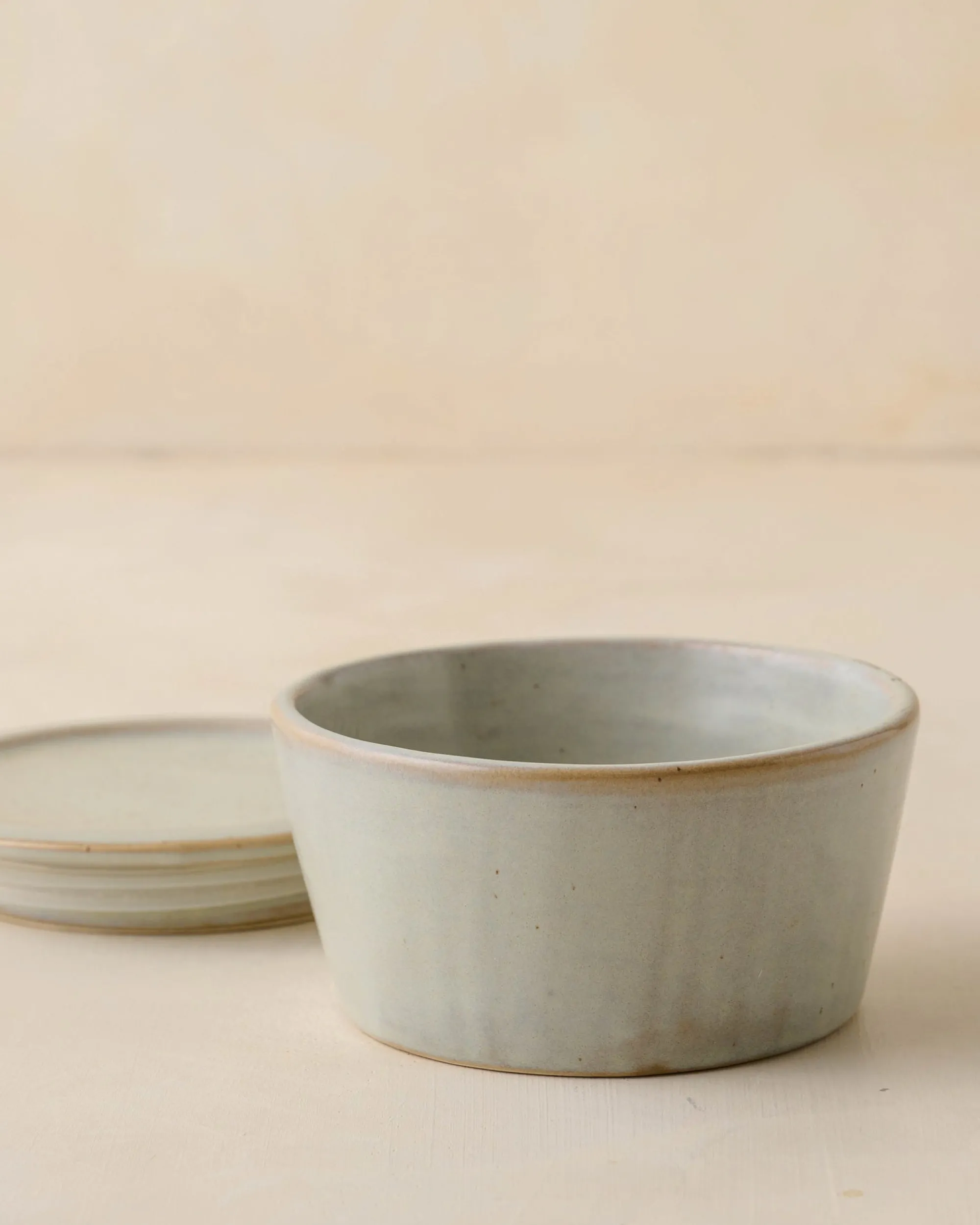 VND6562 Chaozhou Highland Crafts Company Ltd French Grey Ceramic Food Storage Bowl