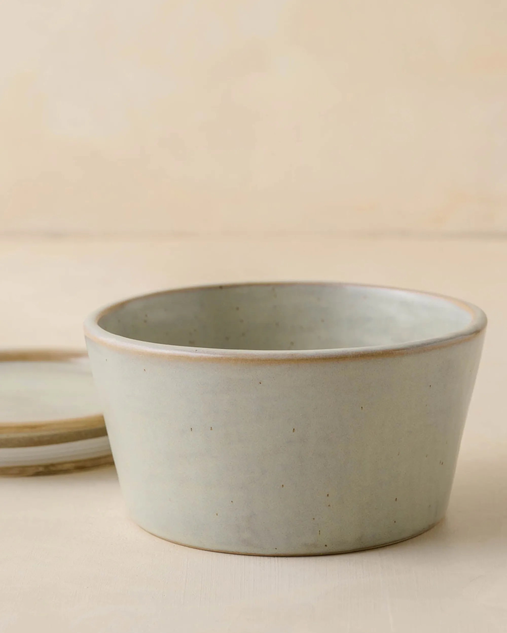 VND6562 Chaozhou Highland Crafts Company Ltd French Grey Ceramic Food Storage Bowl