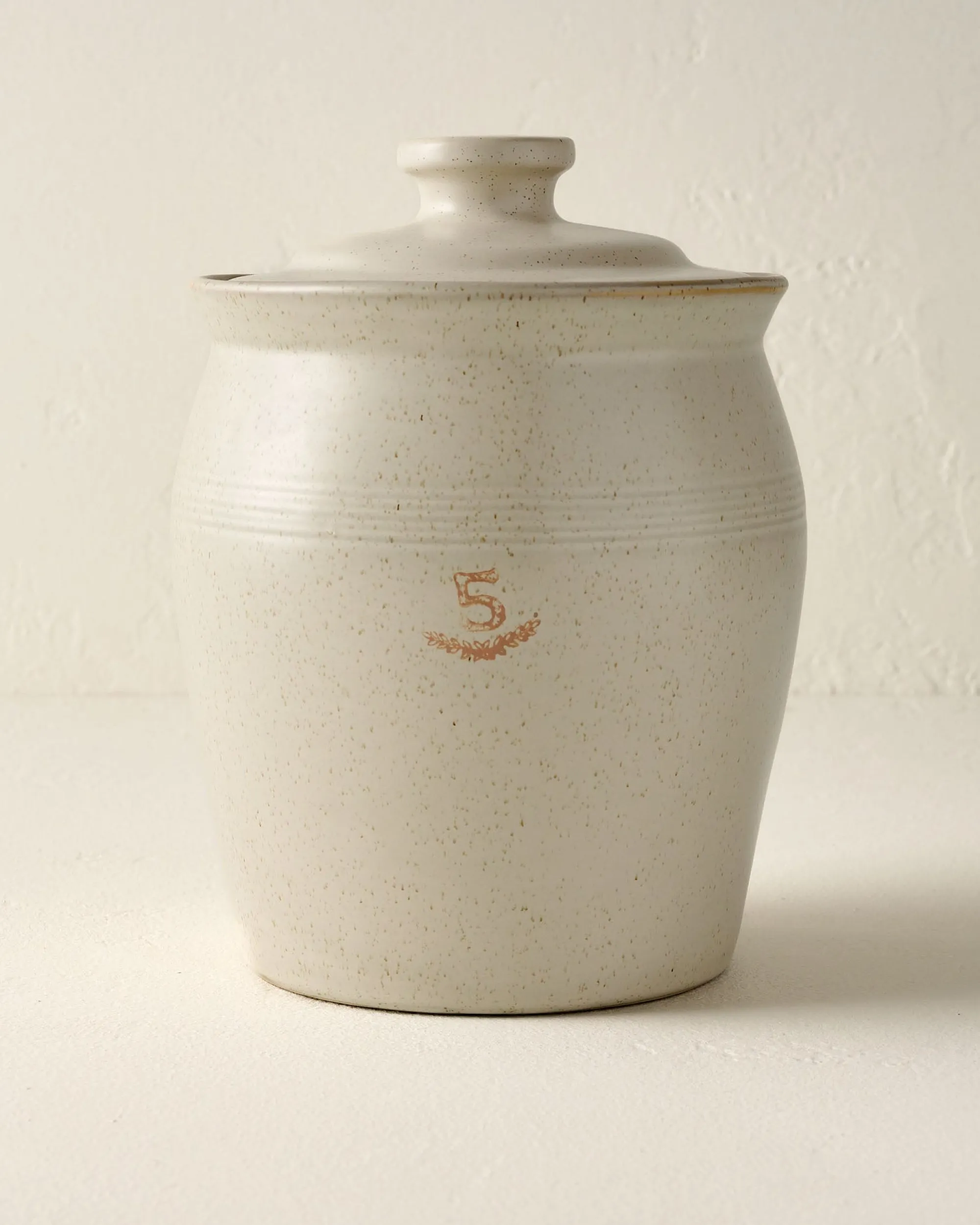 VND6562 Chaozhou Highland Crafts Company Ltd French Grey Embossed Stripe Canister