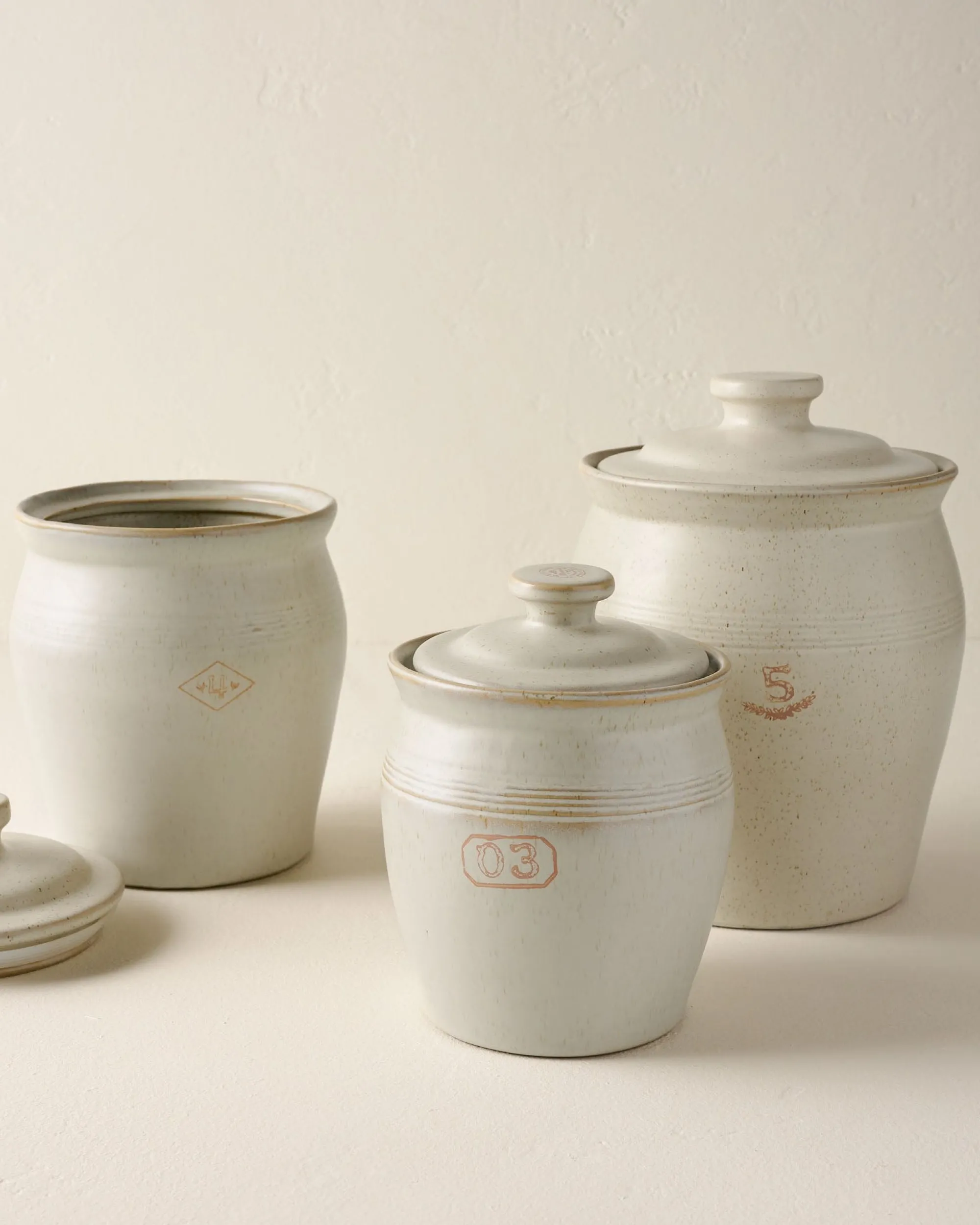 VND6562 Chaozhou Highland Crafts Company Ltd French Grey Embossed Stripe Canister