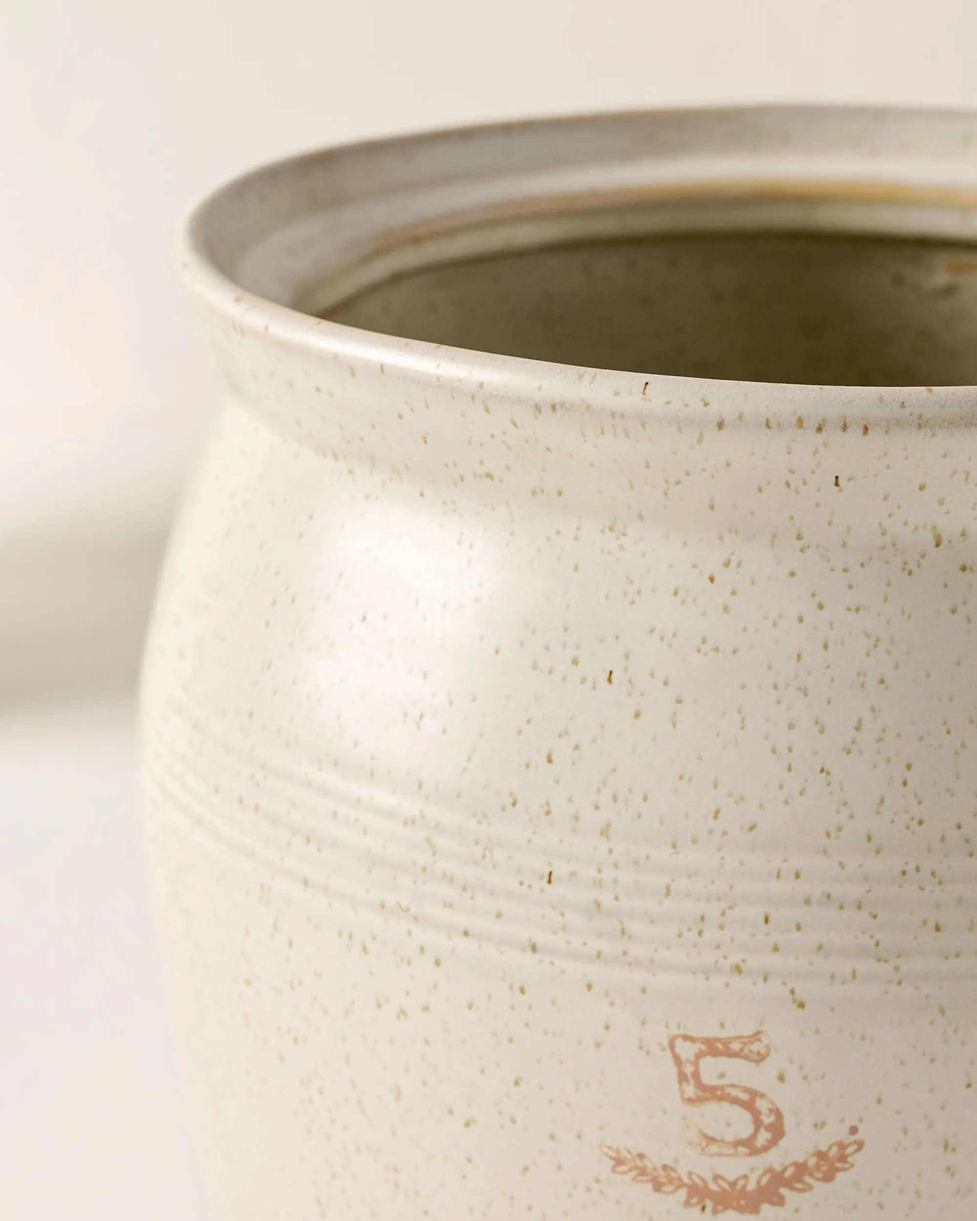 VND6562 Chaozhou Highland Crafts Company Ltd French Grey Embossed Stripe Canister