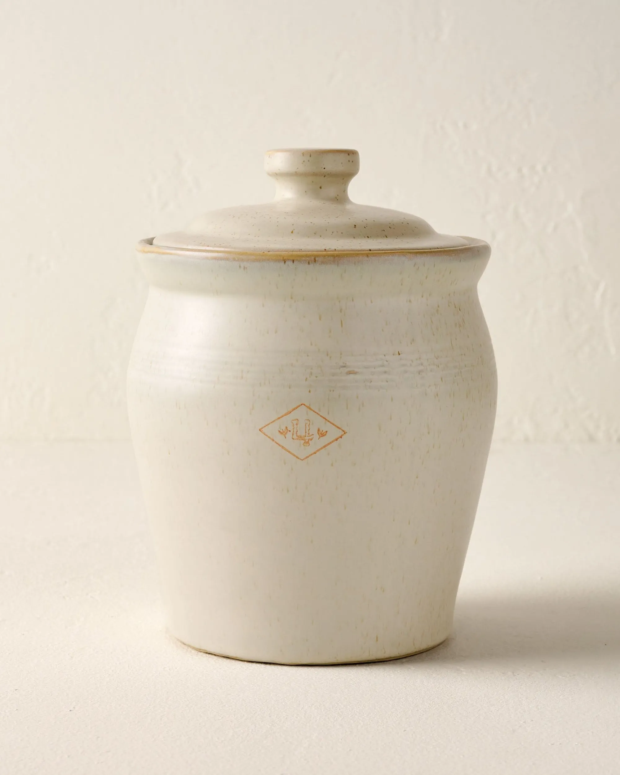 VND6562 Chaozhou Highland Crafts Company Ltd French Grey Embossed Stripe Canister