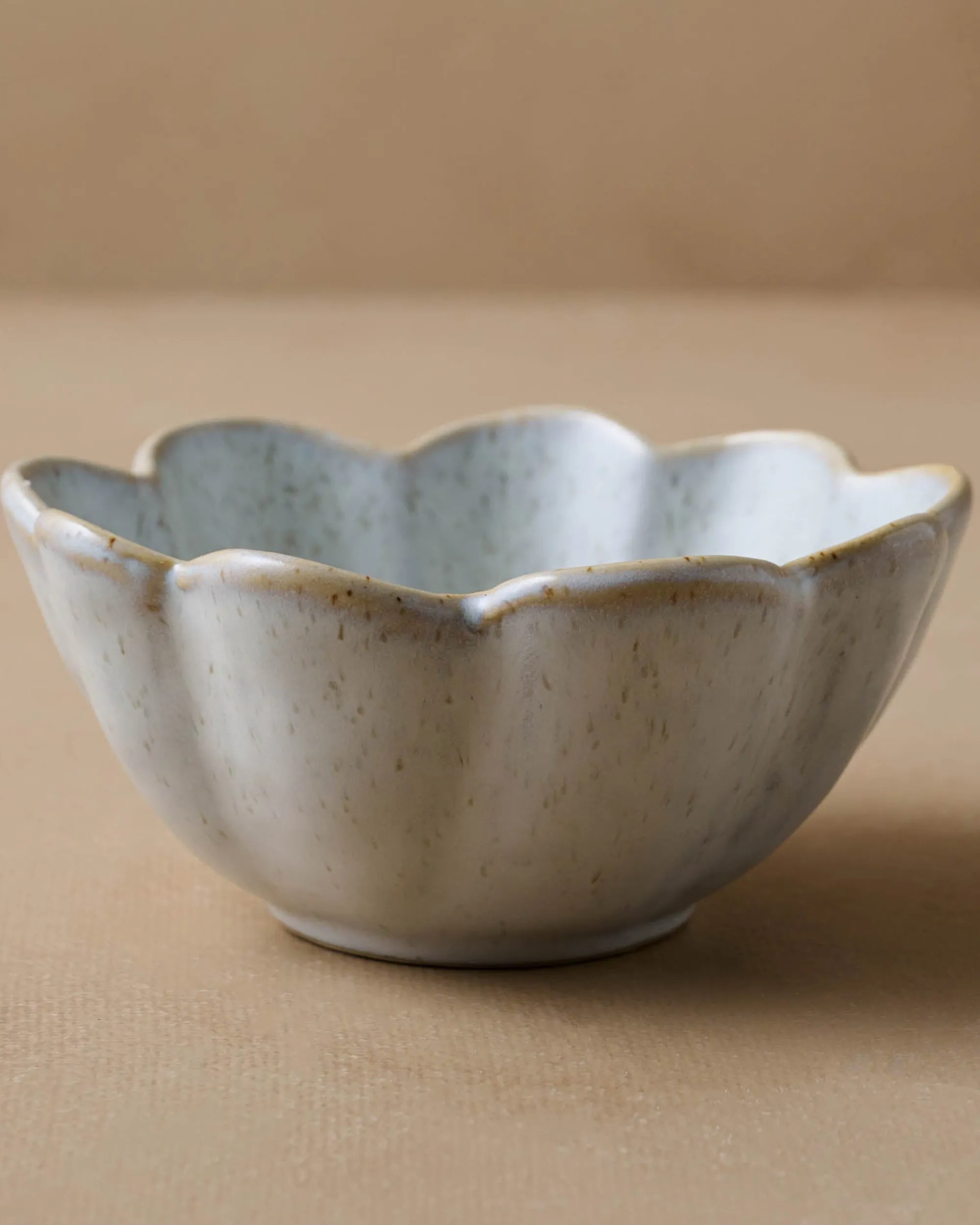 VND6562 Chaozhou Highland Crafts Company Ltd French Grey Scalloped Mini Bowl