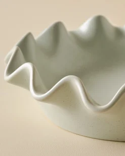 VND7018 Makerspalm, LLC French Grey Scalloped Pie Dish