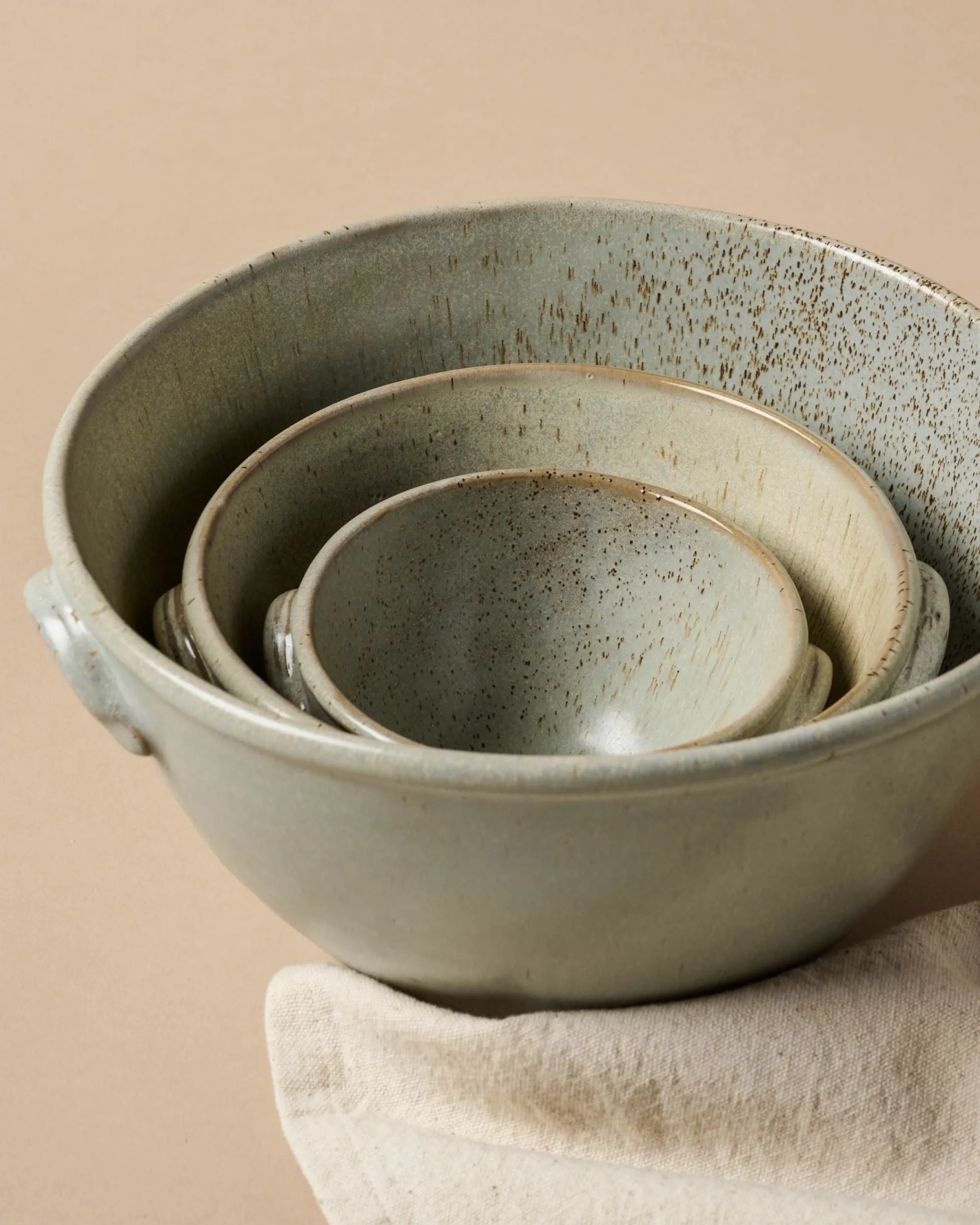 VND6562 Chaozhou Highland Crafts Company Ltd French Grey Serving Bowl Set