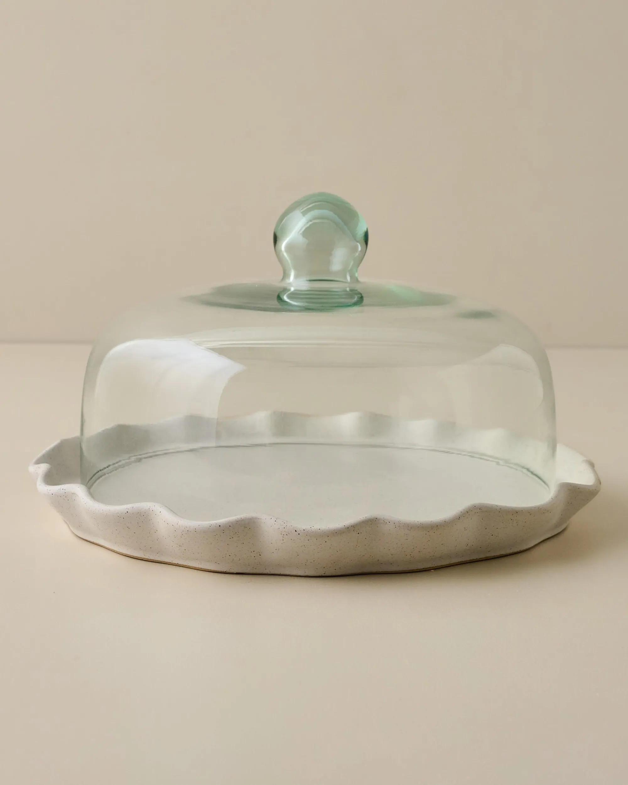VND6562 Chaozhou Highland Crafts Company Ltd French White Ruffle Cake Plate + Dome