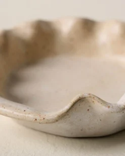 VND6562 Chaozhou Highland Crafts Company Ltd French White Ruffle Spoon Rest