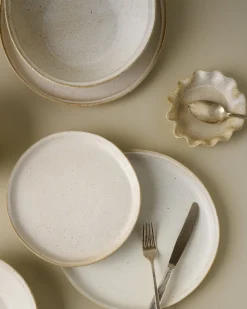 VND6562 Chaozhou Highland Crafts Company Ltd French White Ruffle Spoon Rest