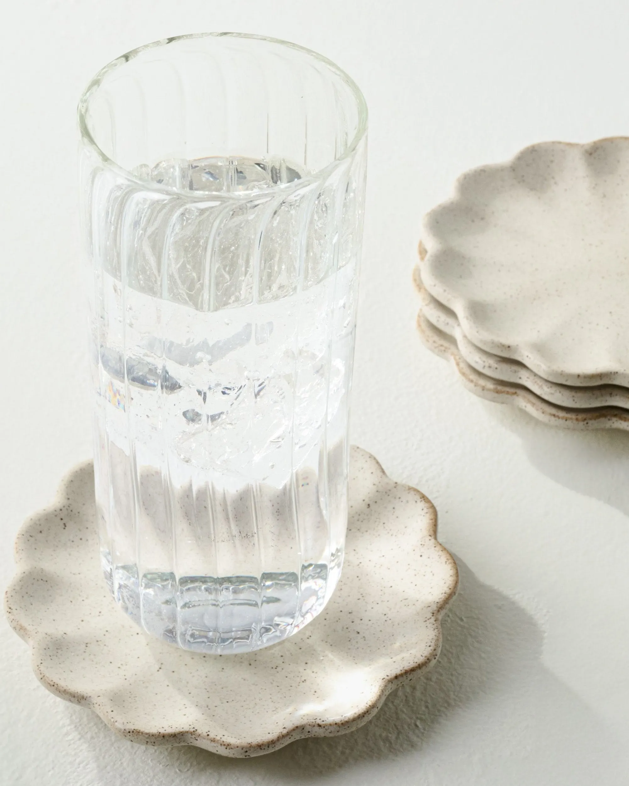 VND7018 Makerspalm, LLC French White Scalloped Edge Stoneware Coaster Set