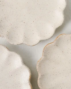 VND7018 Makerspalm, LLC French White Scalloped Edge Stoneware Coaster Set