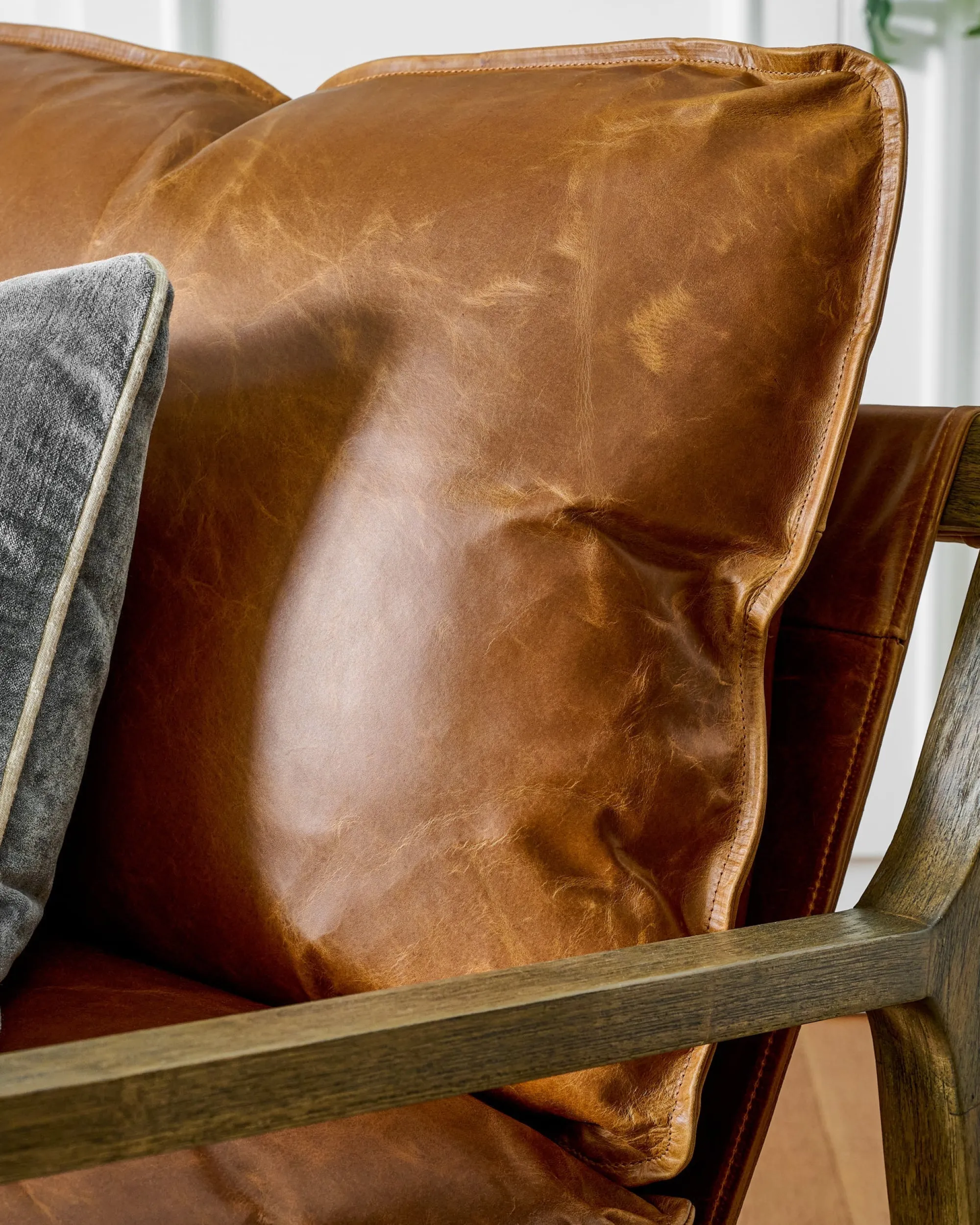VND6200 Four Hands, LLC Gerard Chair