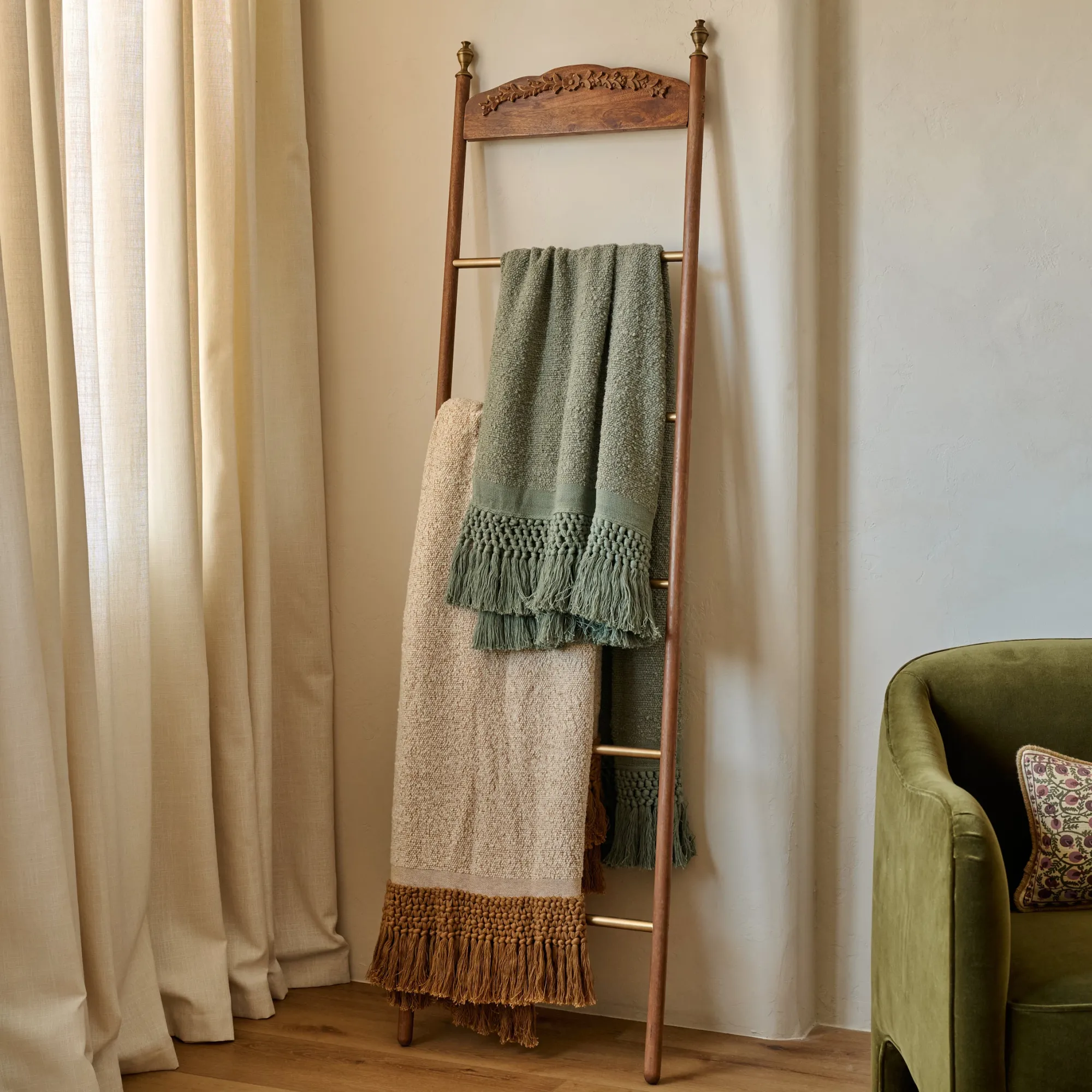 VND7372 ACUBE KRAFT PVT LTD Gloria Carved Wood and Brass Decorative Ladder