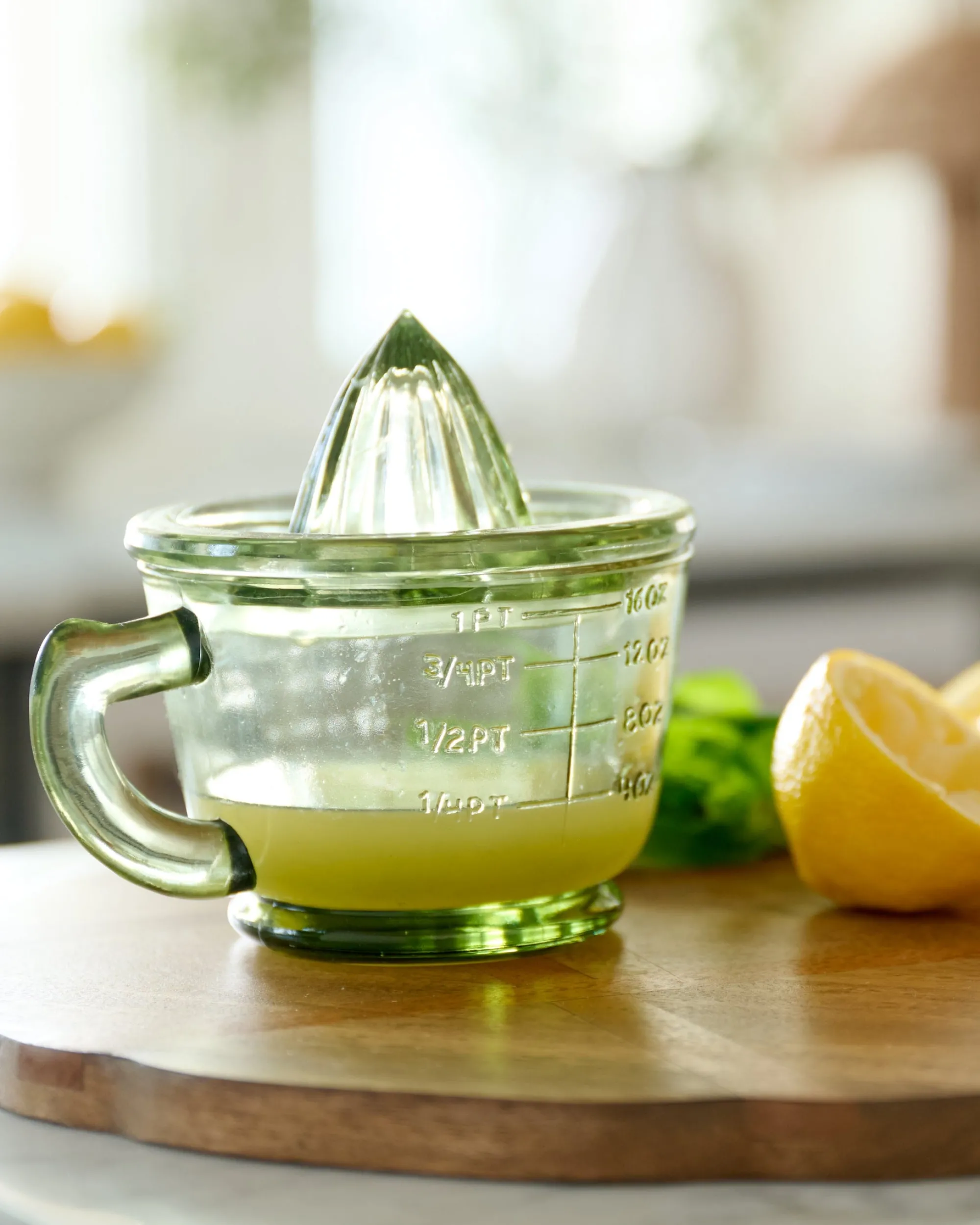 VND7004 BKG OVERSEAS Green Glass Juicer