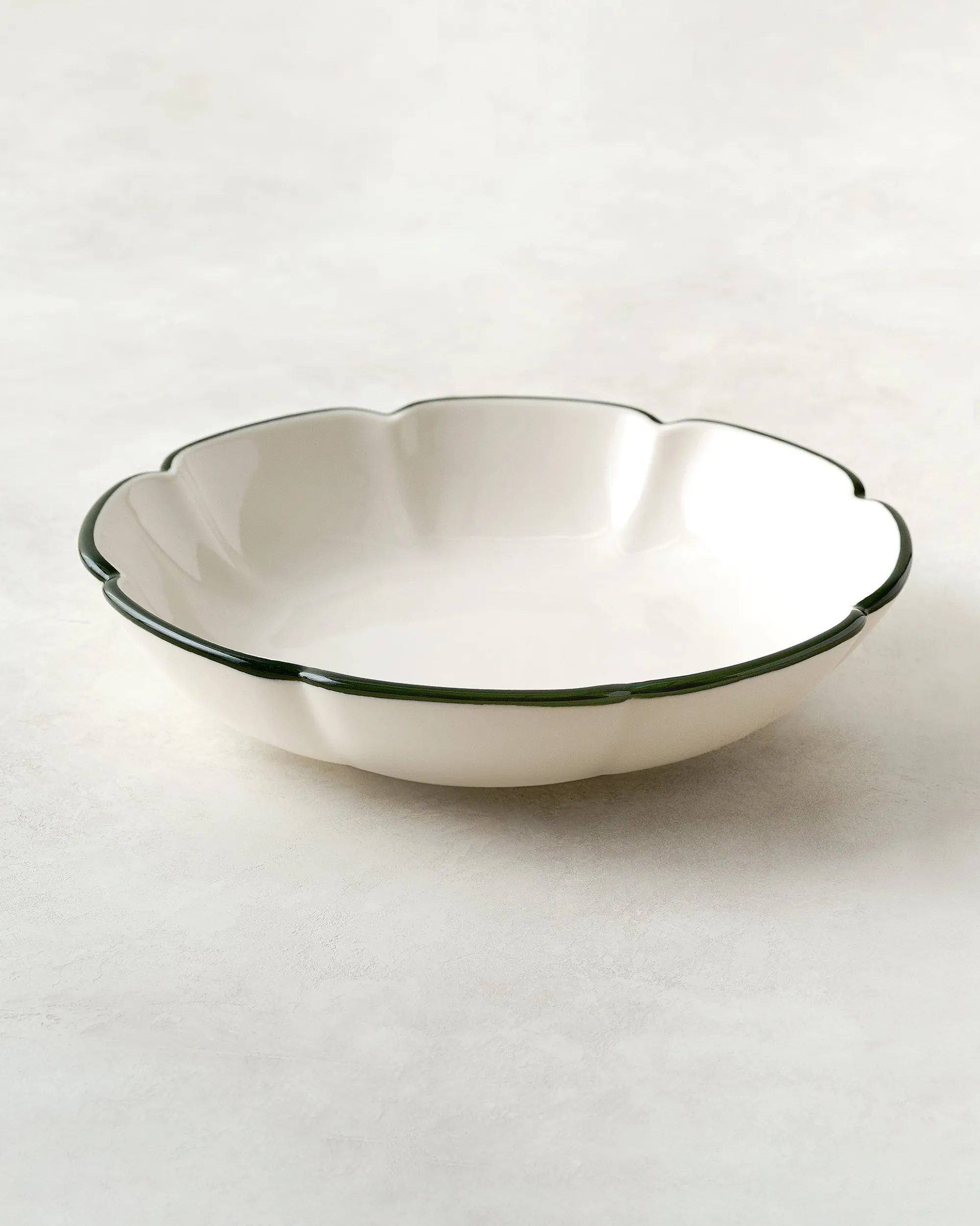 VND7817 FOXSTONE DEVELOPMENT CO.,LTD Green Luna Scalloped Pasta Bowl