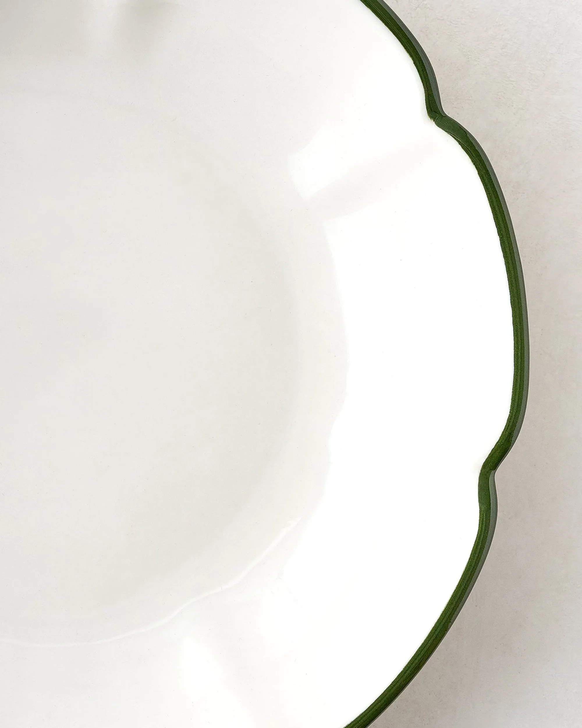 VND7817 FOXSTONE DEVELOPMENT CO.,LTD Green Luna Scalloped Pasta Bowl