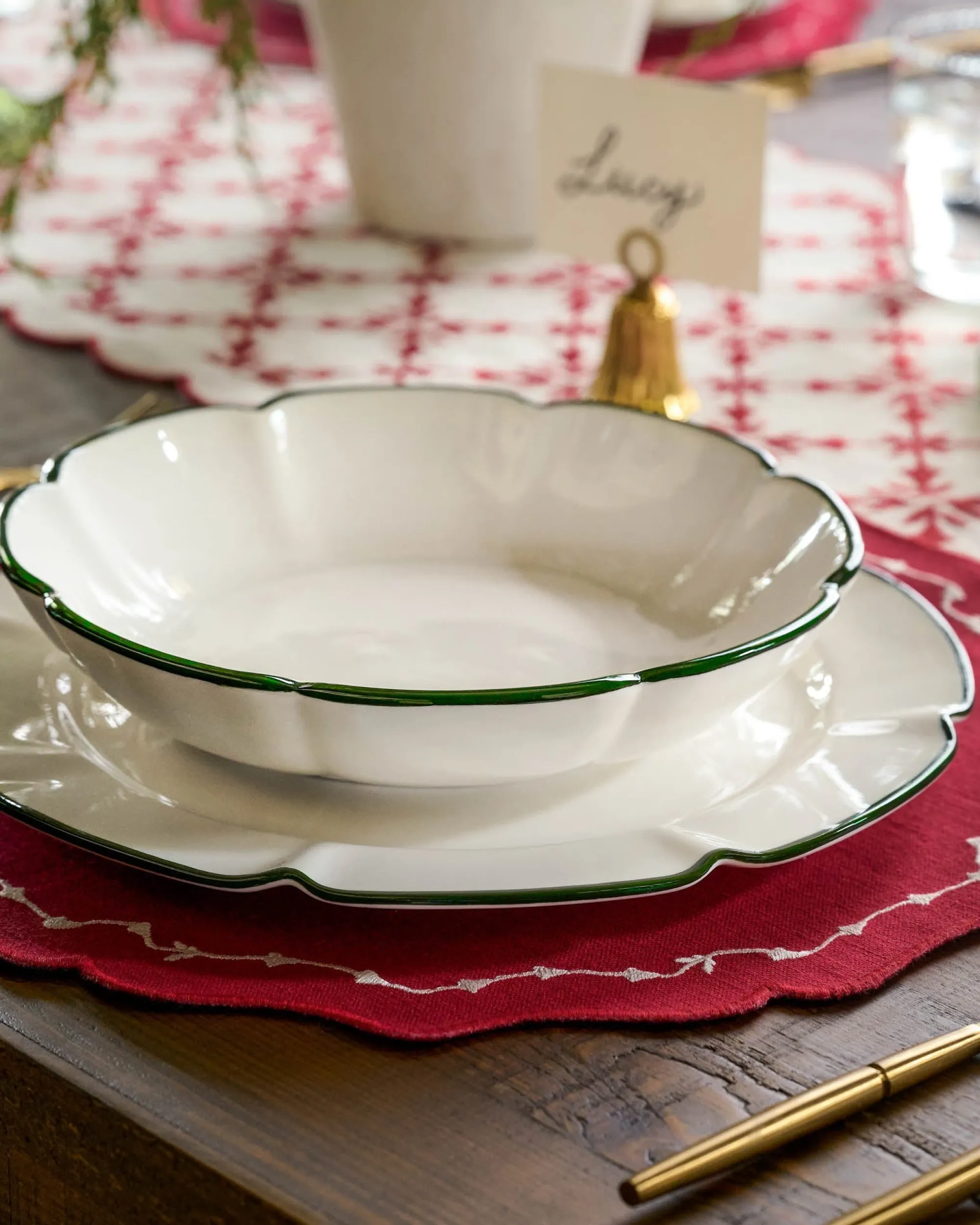VND7817 FOXSTONE DEVELOPMENT CO.,LTD Green Luna Scalloped Pasta Bowl
