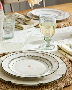 VND7817 FOXSTONE DEVELOPMENT CO.,LTD Green Luna Scalloped Plate