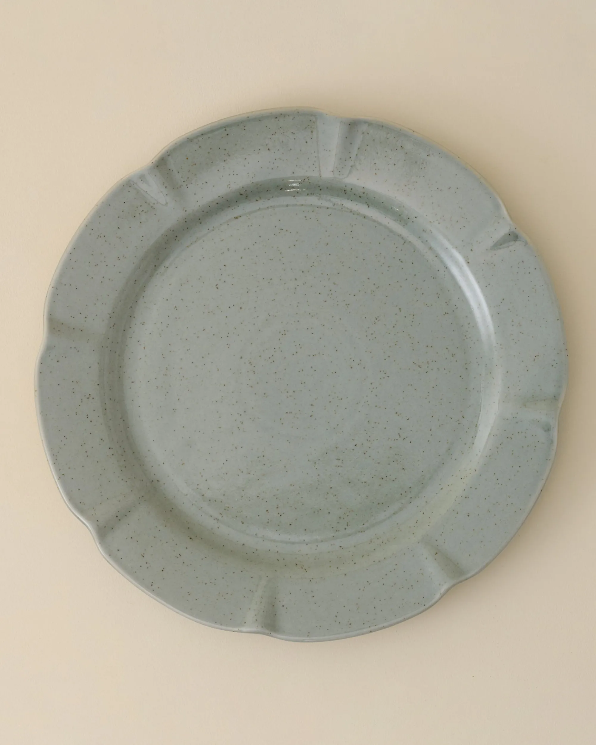 VND7817 FOXSTONE DEVELOPMENT CO.,LTD Green Speckle Heirloom Scallop Plate