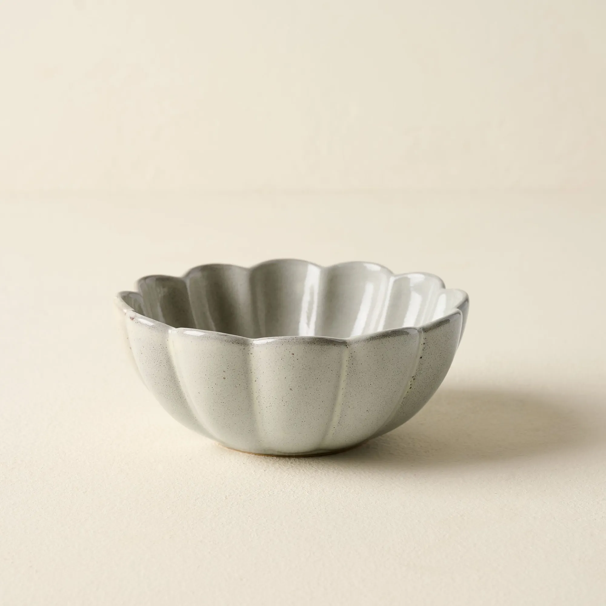 VND0092 Melrose International, LLC Grey Scalloped Cereal Bowl