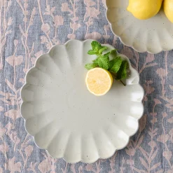 VND0092 Melrose International, LLC Grey Scalloped Plate