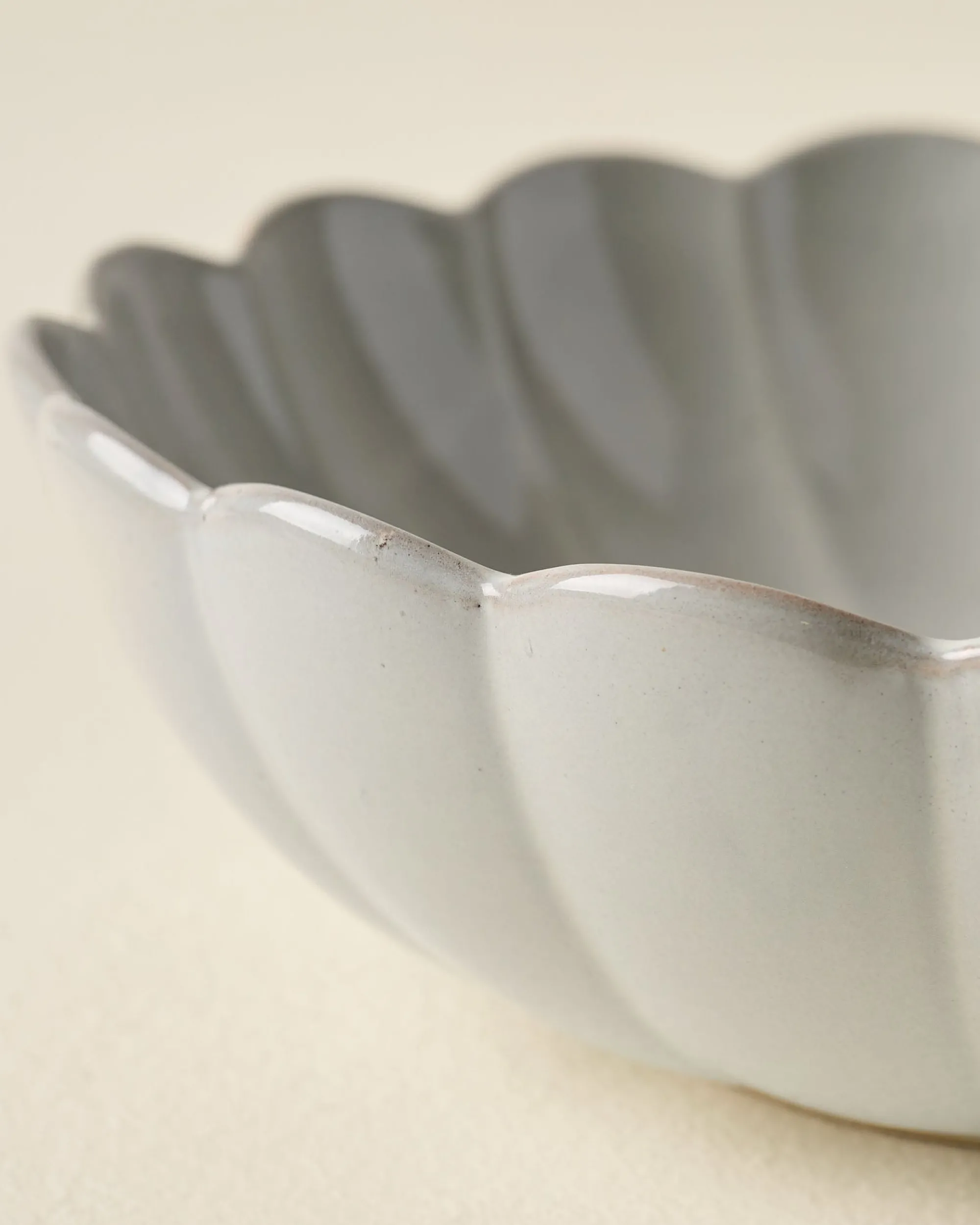 VND0092 Melrose International, LLC Grey Scalloped Serving Bowl