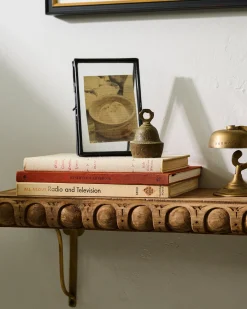 VND6622 ARVIND EXPO-CRAFTS Griffin Hand Carved Wood Shelf