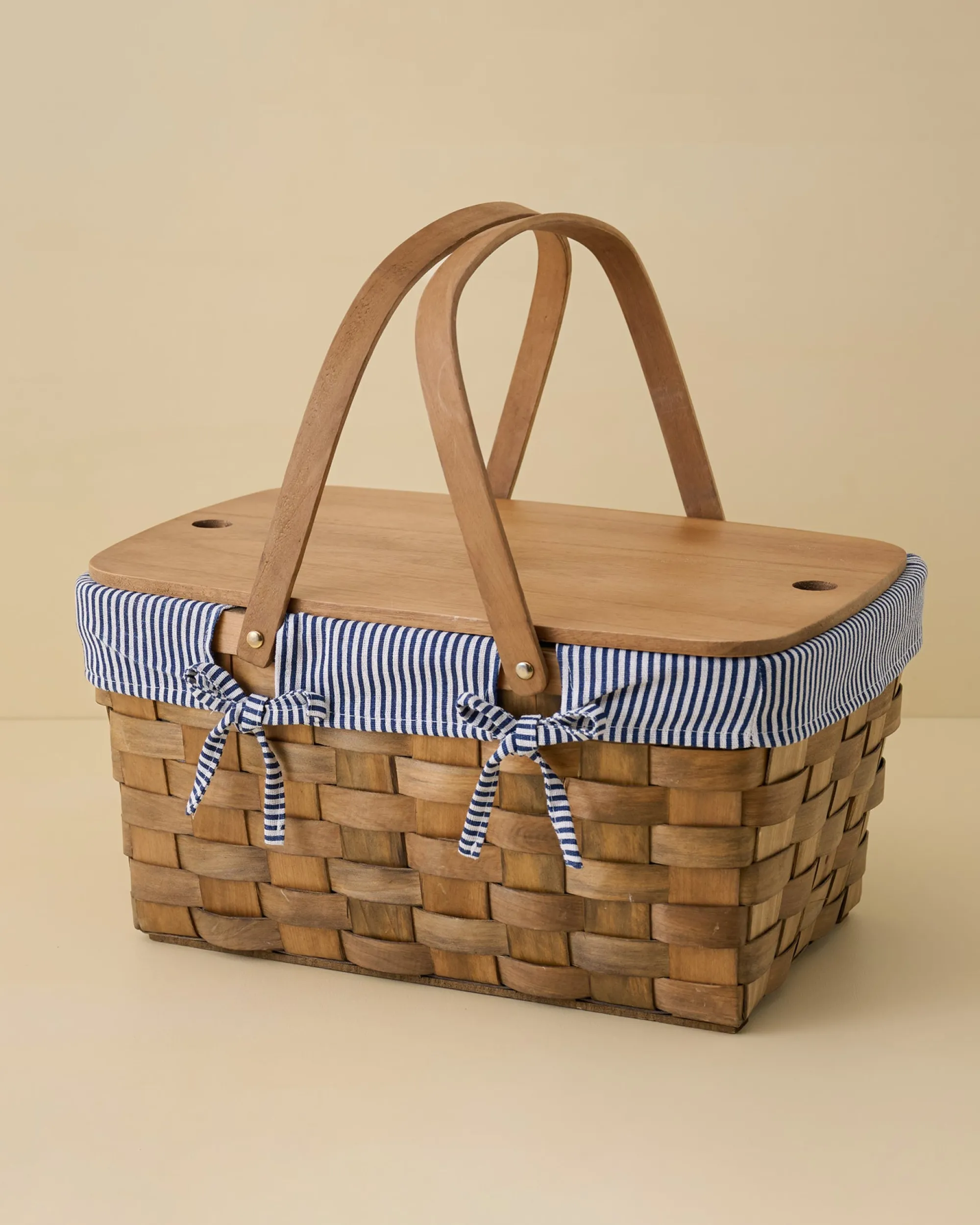 VND8042 Picnic Time, Inc. (d.b.a. Picnic Time Family of Brands) Handwoven Picnic Basket with Striped Liner