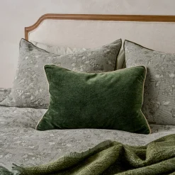 VND2729 Classic Concepts Inc Heirloom Velvet Lumbar Pillow
