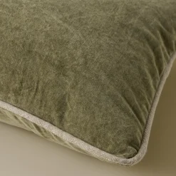 VND2729 Classic Concepts Inc Heirloom Velvet Lumbar Pillow
