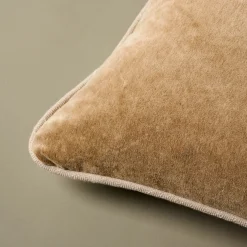 VND2729 Classic Concepts Inc Heirloom Velvet Lumbar Pillow