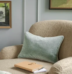 VND2729 Classic Concepts Inc Heirloom Velvet Lumbar Pillow