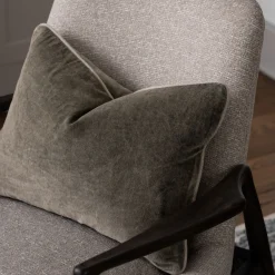 VND2729 Classic Concepts Inc Heirloom Velvet Lumbar Pillow
