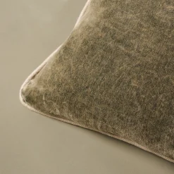 VND2729 Classic Concepts Inc Heirloom Velvet Lumbar Pillow