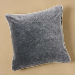 VND2729 Classic Concepts Inc Heirloom Velvet Pillow