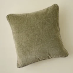 VND2729 Classic Concepts Inc Heirloom Velvet Pillow