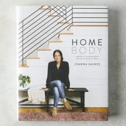 VND0066 HarperCollins Publishers, LLC Homebody: A Guide to Creating Spaces You Never Want to Leave