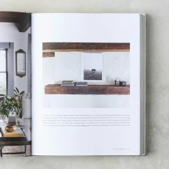 VND0066 HarperCollins Publishers, LLC Homebody: A Guide to Creating Spaces You Never Want to Leave