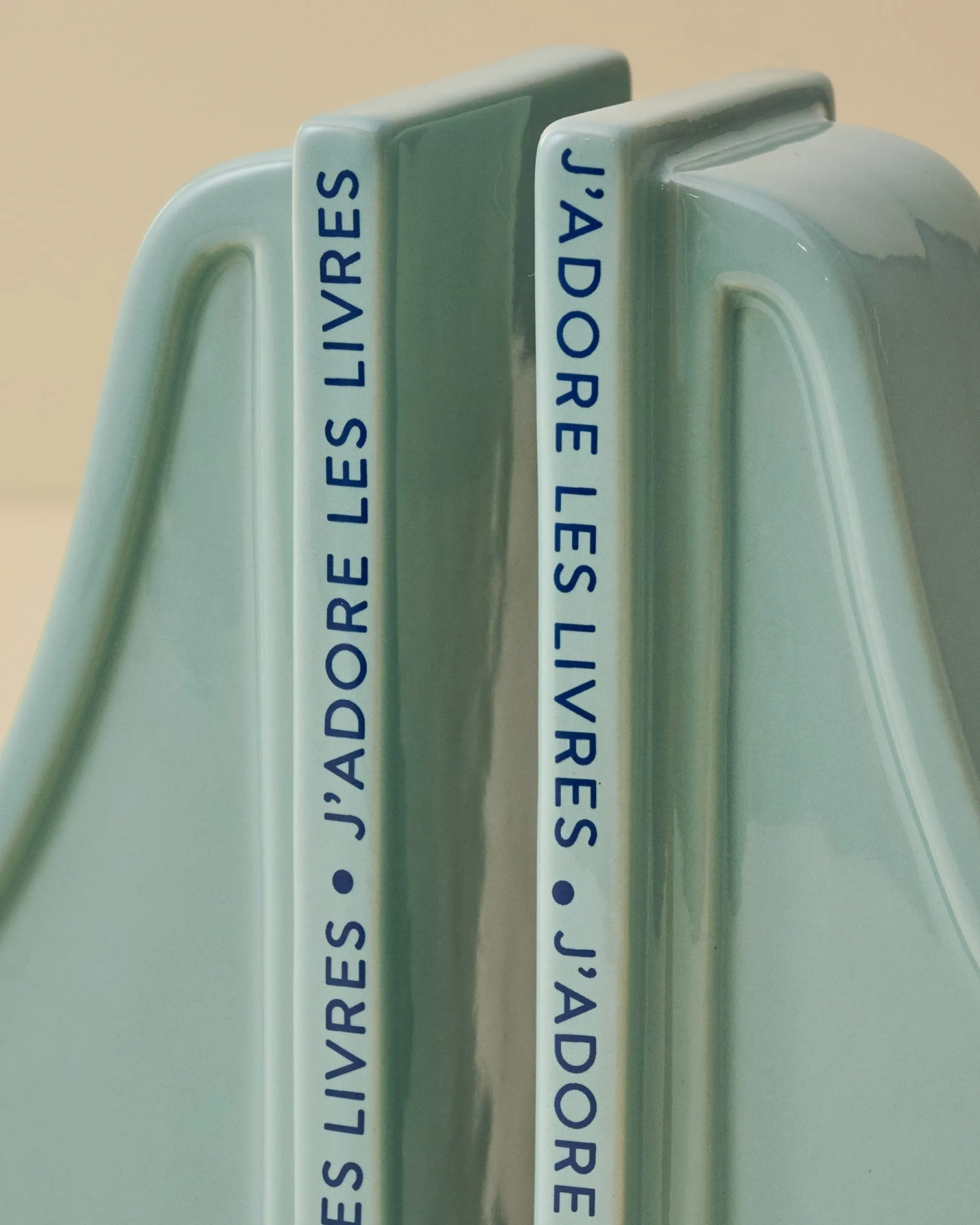 VND7817 FOXSTONE DEVELOPMENT CO.,LTD J'adore Les Livres Bookends