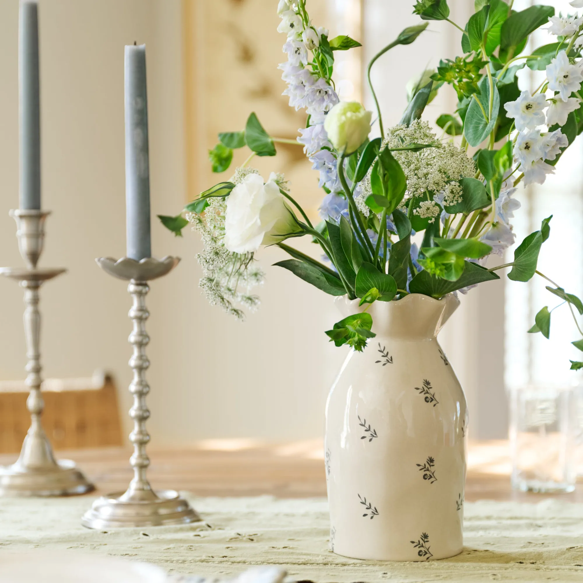 VND7817 FOXSTONE DEVELOPMENT CO.,LTD Jane Floral Vase