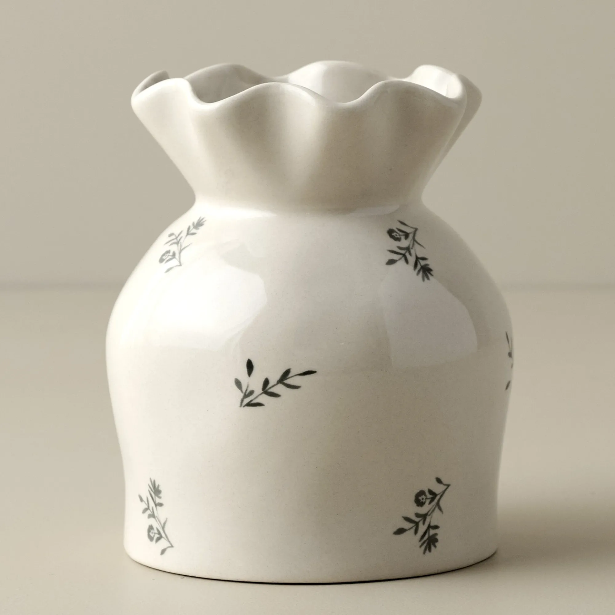 VND7817 FOXSTONE DEVELOPMENT CO.,LTD Jane Floral Vase