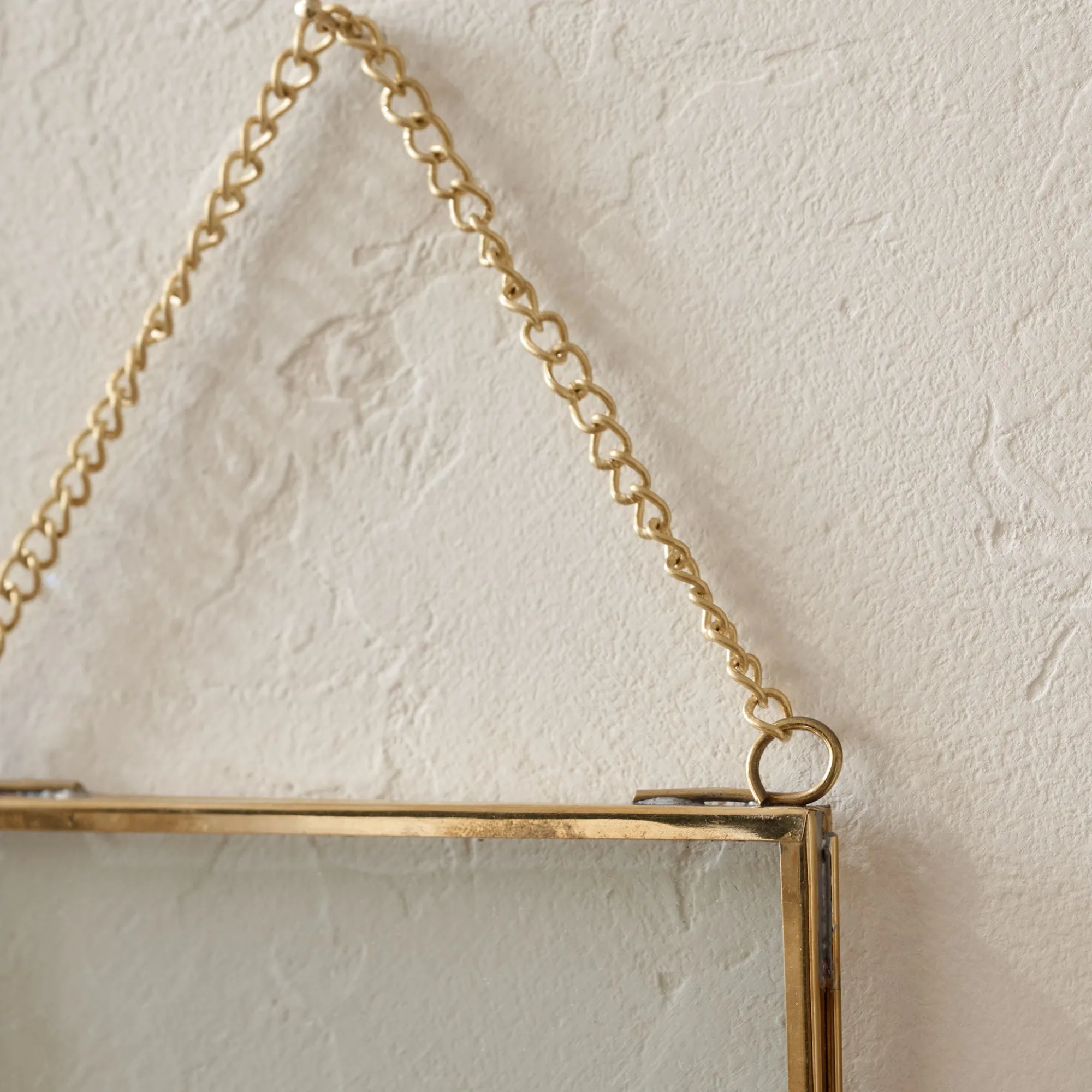 VND7371 True Home Decor Pvt Ltd Josie Hanging Brass Photo Frame