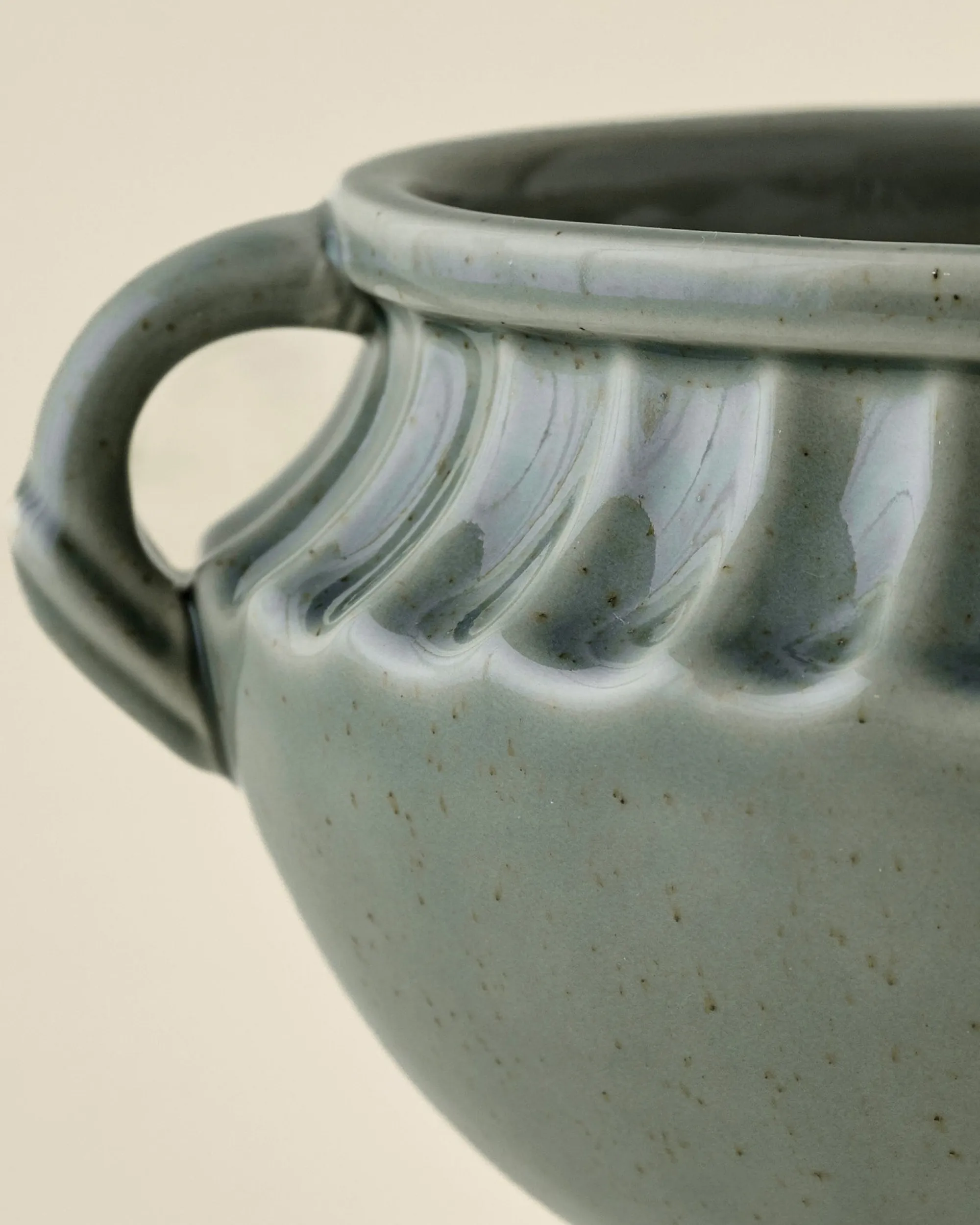 VND7817 FOXSTONE DEVELOPMENT CO.,LTD Jo's Vintage Inspired Pedestal Vase
