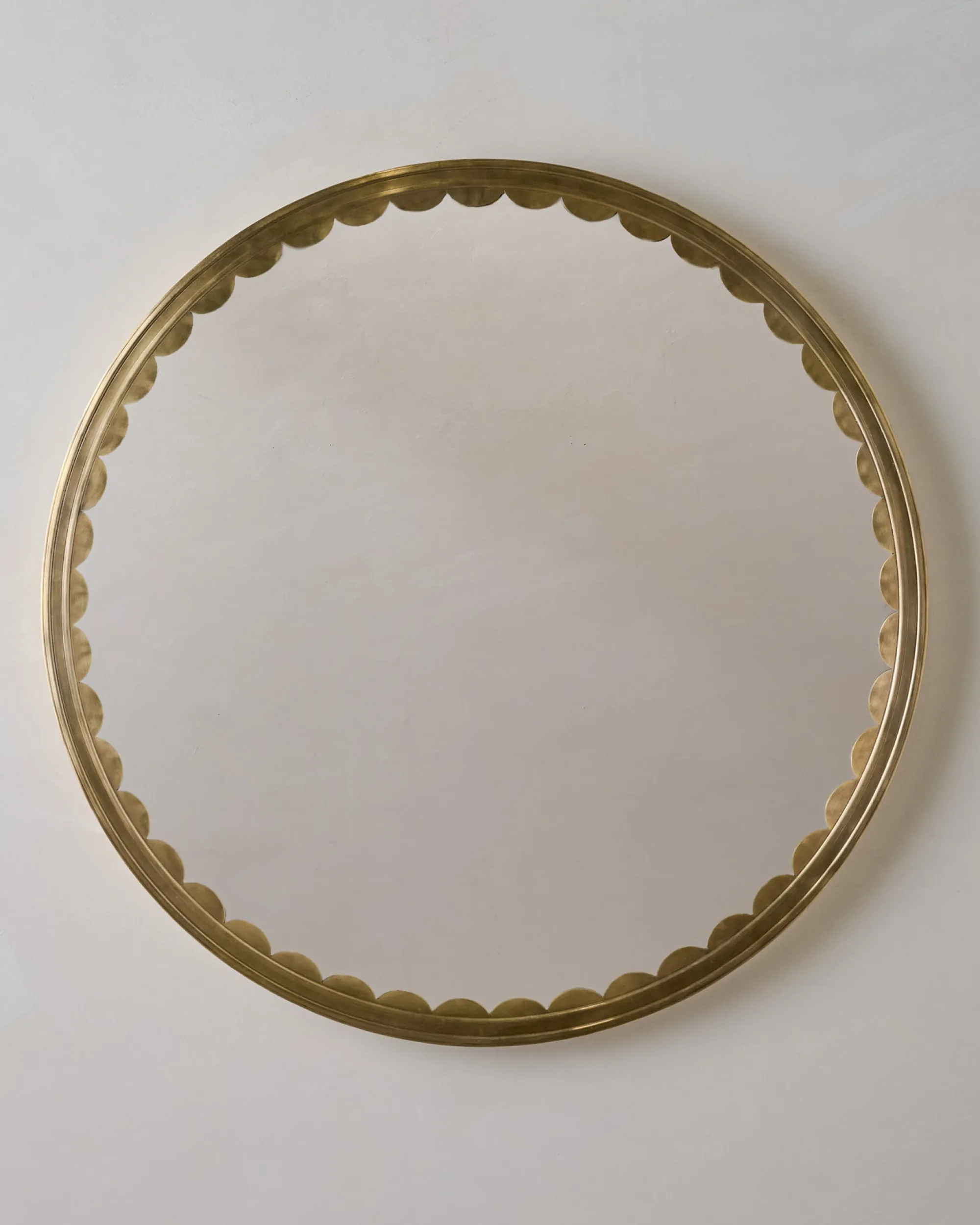 VND7371 True Home Decor Pvt Ltd Julie Round Brass Scalloped Mirror