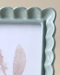 VND0164 Creative Co-op Inc Kara Scalloped Photo Frame