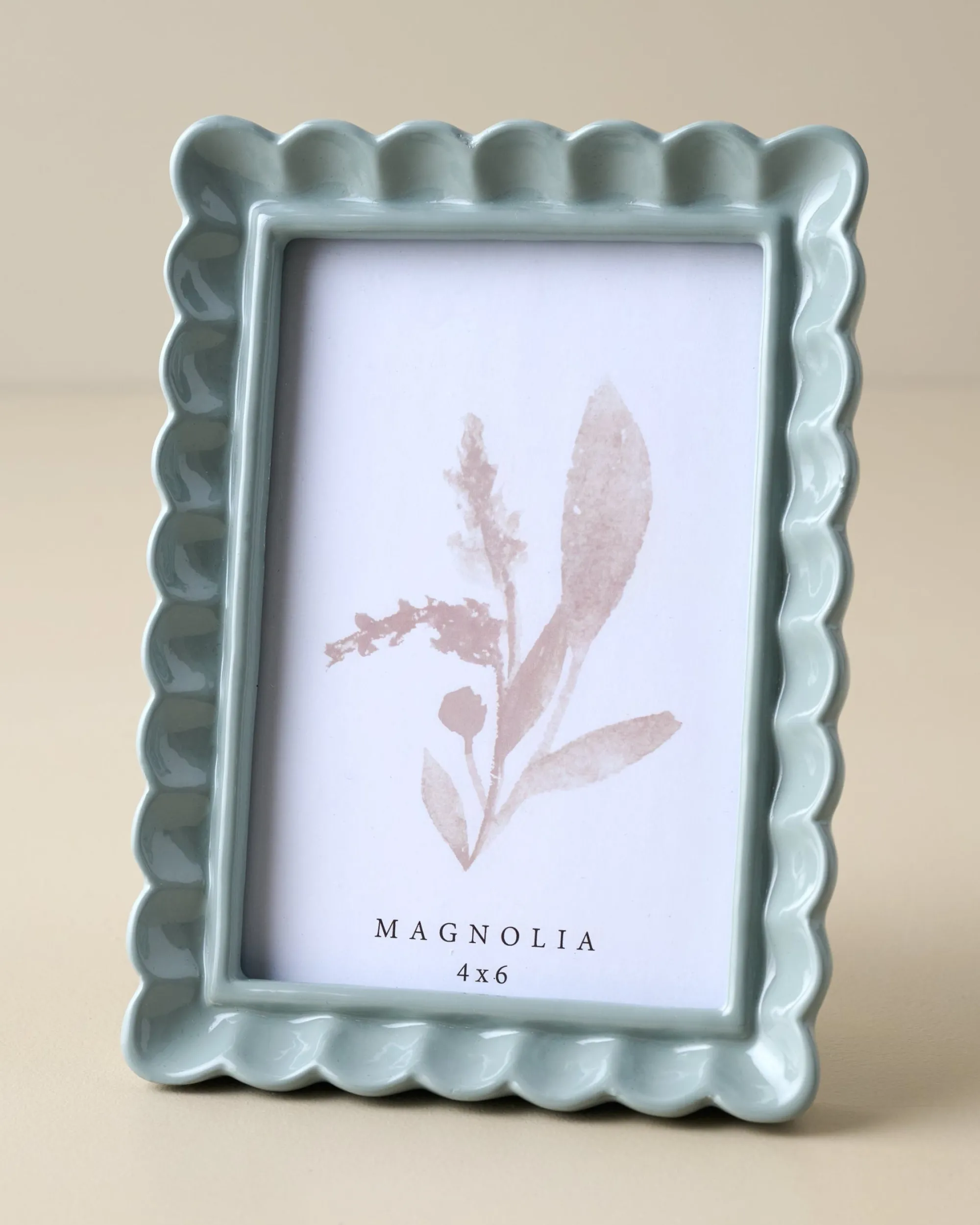 VND0164 Creative Co-op Inc Kara Scalloped Photo Frame