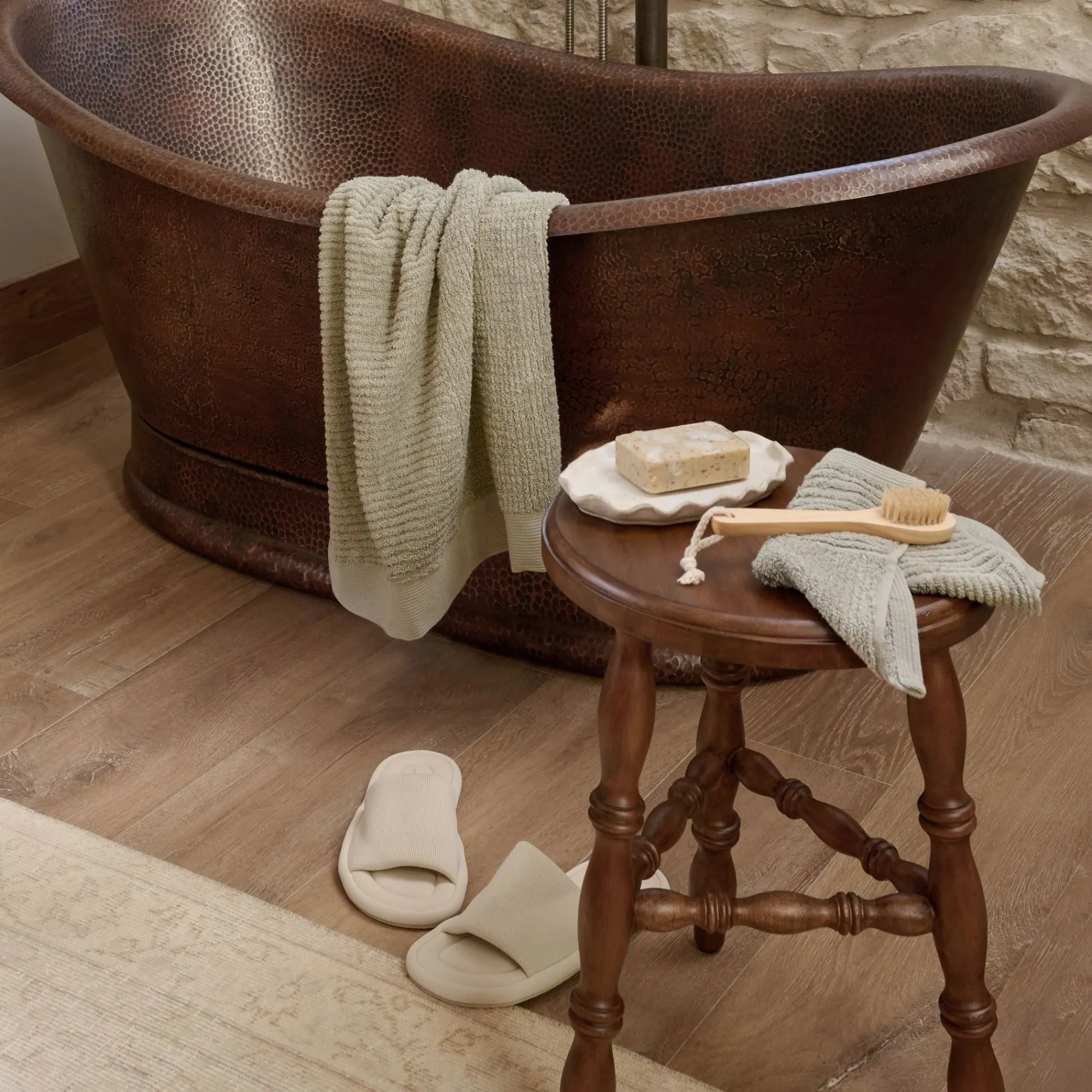 VND6475 StyleCraft Home Collection Lavinia Turned Leg Stool (short)